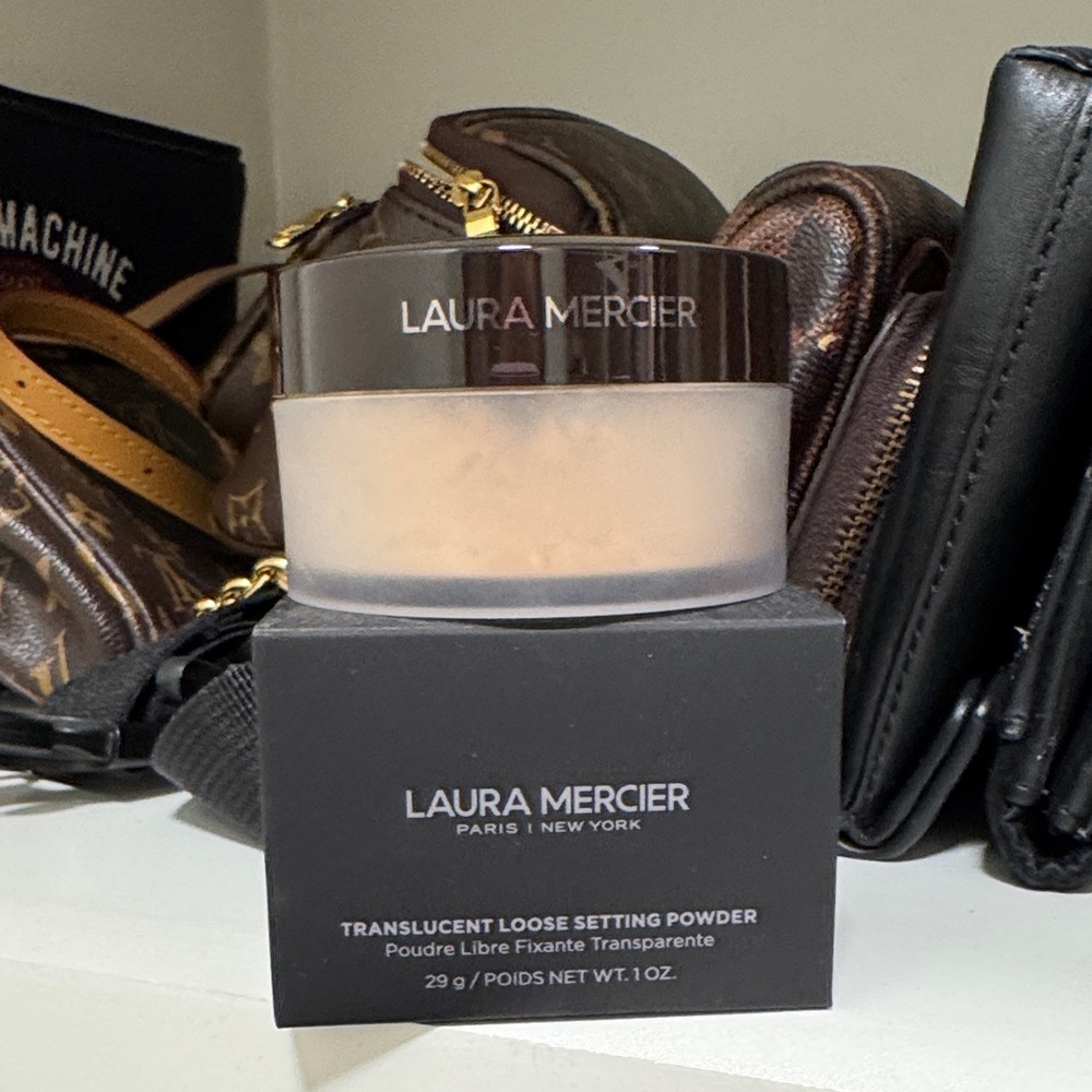 Laura Mercier Loose Setting Powder in Translucent Honey